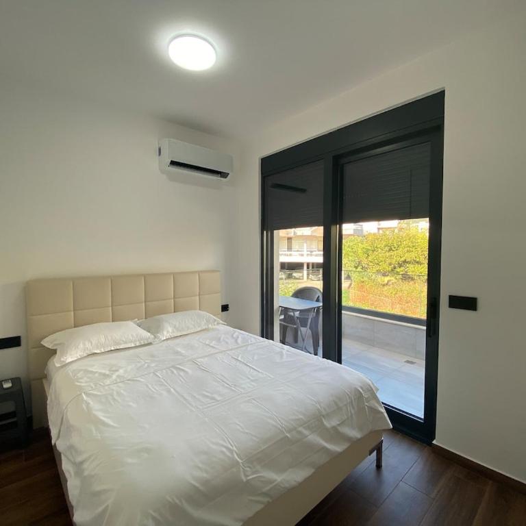 Aqua Tivat - Apartman sa 2 Spavaće Sobe i Balkonom - 3