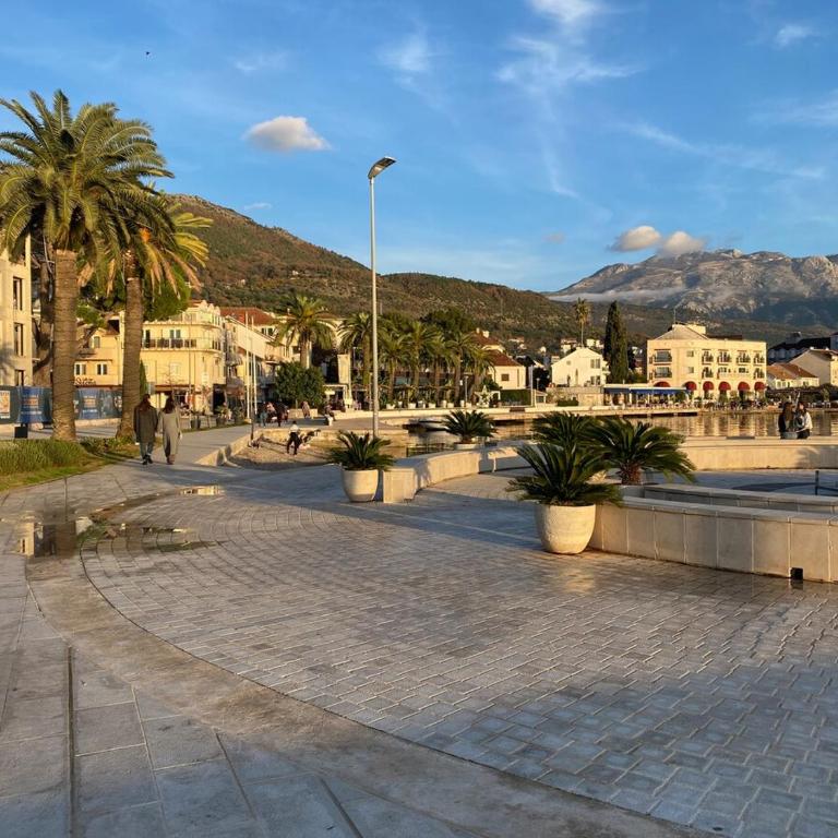 Aqua Tivat - Apartman sa 2 Spavaće Sobe i Balkonom - 8
