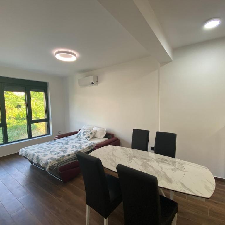 Aqua Tivat - Apartman sa 2 Spavaće Sobe i Balkonom - 12