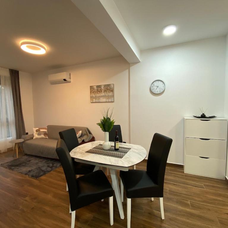 Aqua Tivat - Apartman sa 2 Spavaće Sobe i Balkonom - 16