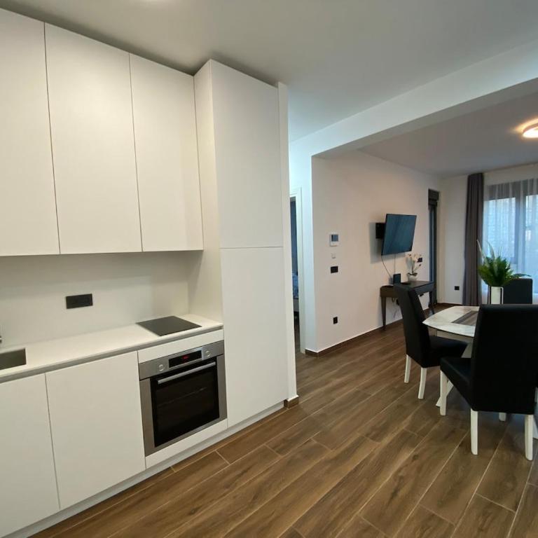 Aqua Tivat - Apartman sa 2 Spavaće Sobe i Balkonom - 22