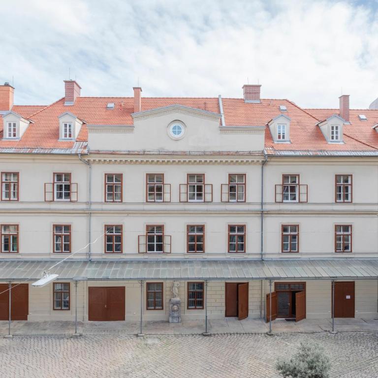 Spacious Quiet Family Suite - 2BR & Free Parking in Altstadt by HERO HOMES Graz - Two-Bedroom Apartment - 28
