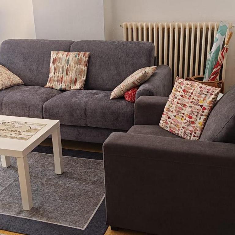 JOIVY Bright 2-Bedroom Flat with Terrace near the Beach - Two-Bedroom Apartment - 8