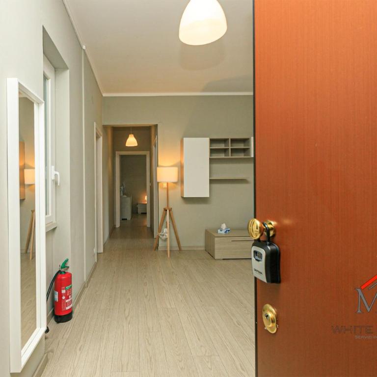 Apartments in Palazzo San Paolo with balconies by ML WHITE HOUSE - Two-Bedroom Apartment with Balcony - 9