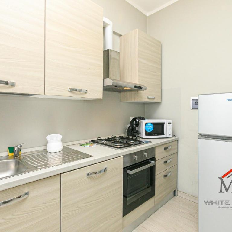 Apartments in Palazzo San Paolo with balconies by ML WHITE HOUSE - Two-Bedroom Apartment with Balcony - 13