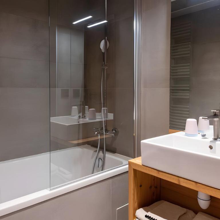 Chalet Picarvan piscine intérieure - Appartement Supérieur avec Balcon - 14
