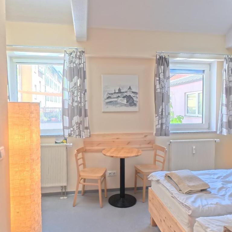 Babelfish Hostel - Doppelzimmer - 11