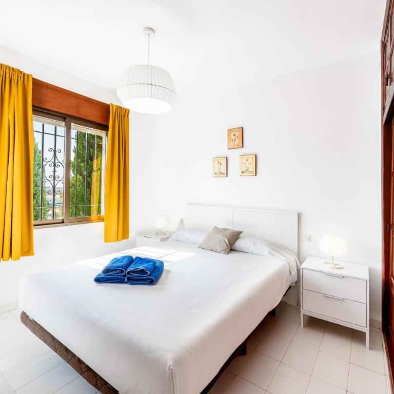 VILLA NORIA Menyber - Three-Bedroom House - 4