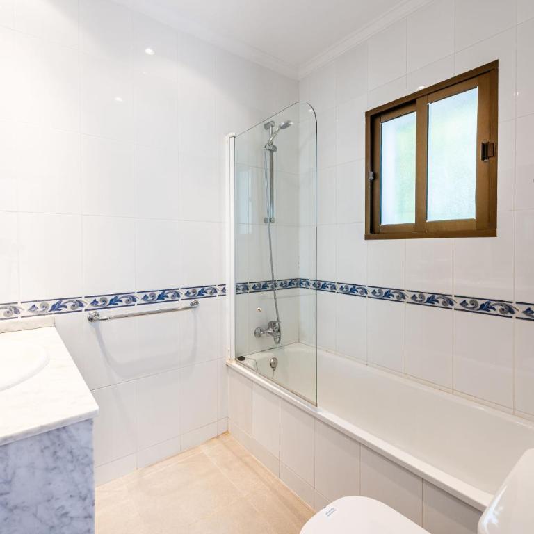 VILLA NORIA Menyber - Three-Bedroom House - 24