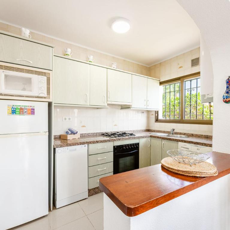 VILLA NORIA Menyber - Three-Bedroom House - 5