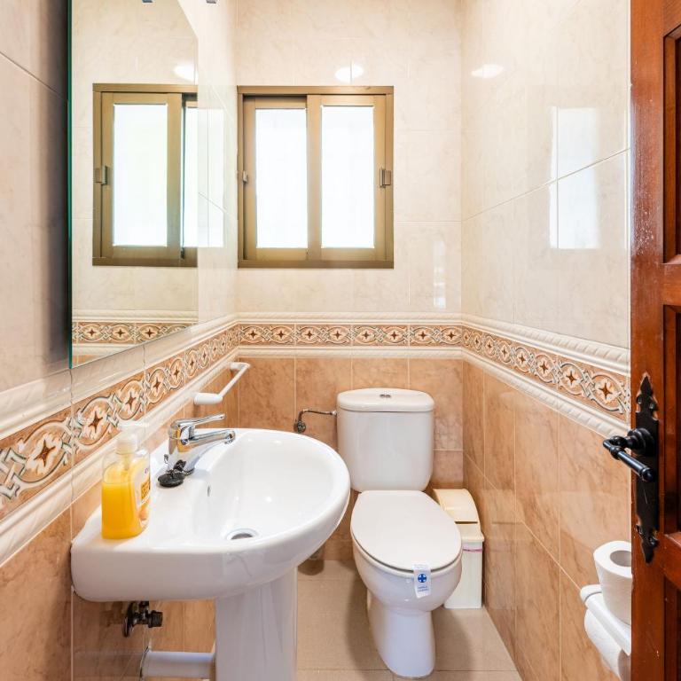 VILLA NORIA Menyber - Three-Bedroom House - 18