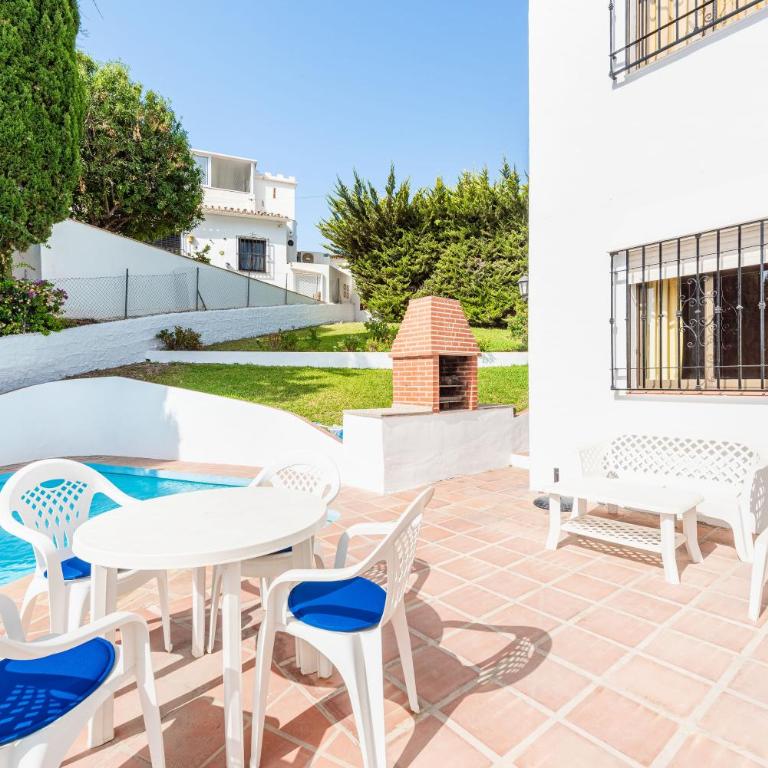 VILLA NORIA Menyber - Three-Bedroom House - 15