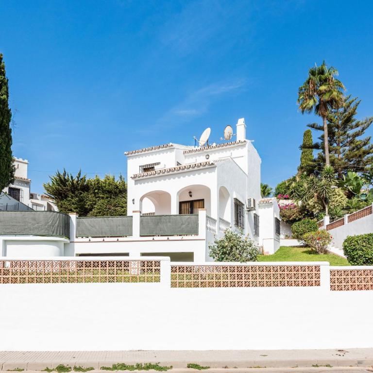 VILLA NORIA Menyber - Three-Bedroom House - 17