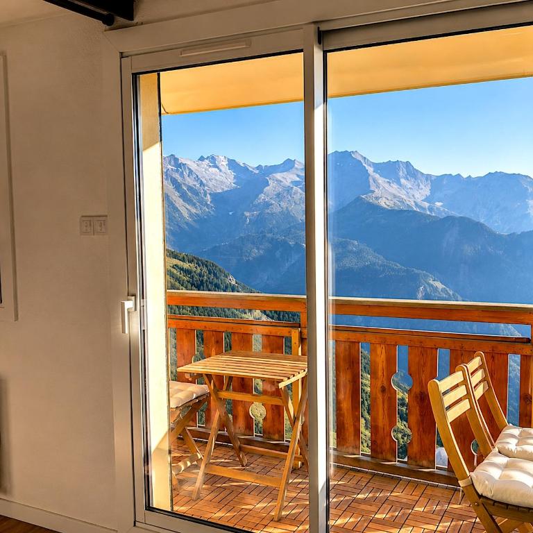 Logement cosy & rénové - Vue exceptionnelle - One-Bedroom Apartment with Balcony and Mountain View - 19