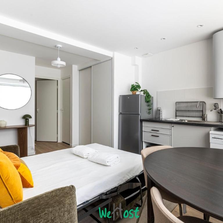 Paris Getaway: Charming 30m² Flat for 4 - Appartement - 11