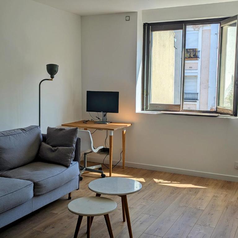 Grand appartement lumineux entièrement rénové - One-Bedroom Apartment - 2