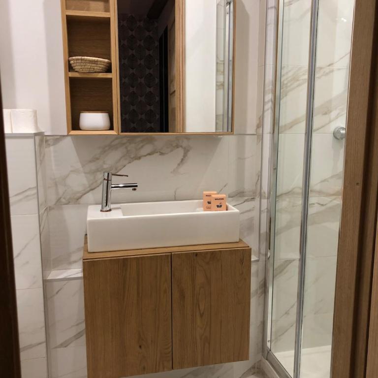 Studio Charme & Confort - Tout équipé, au cœur de Dijon - Apartamento Estudio con cama grande - 12