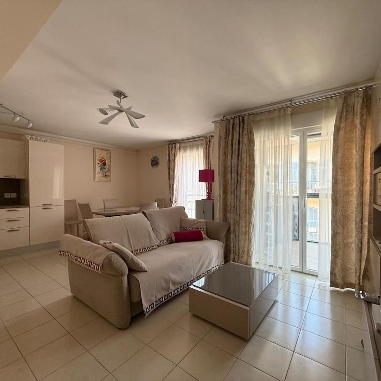 Nice Centre - 2 chambres, balcons, parking privé - Appartement 2 Chambres - 1