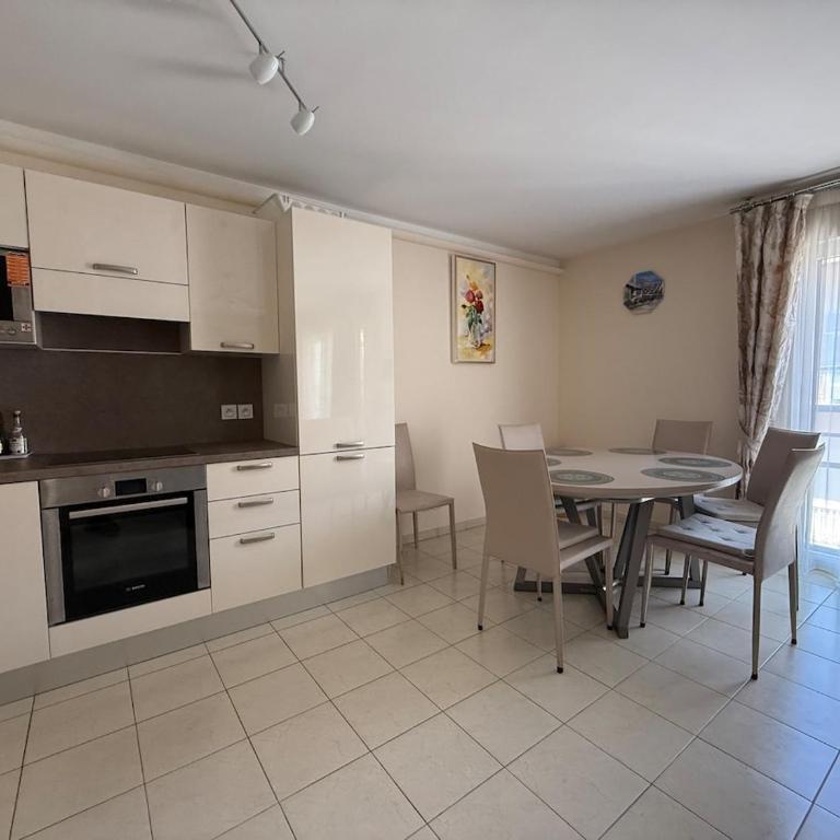Nice Centre - 2 chambres, balcons, parking privé - Appartement 2 Chambres - 2
