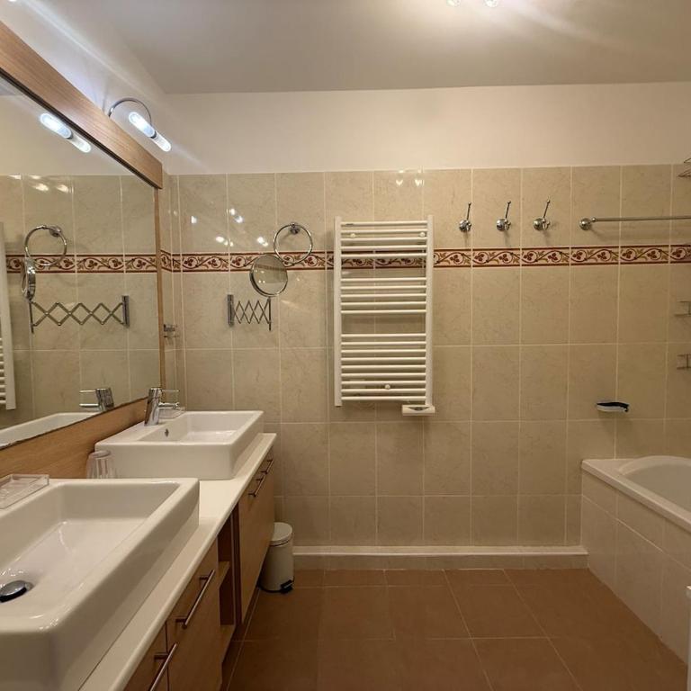Nice Centre - 2 chambres, balcons, parking privé - Appartement 2 Chambres - 9