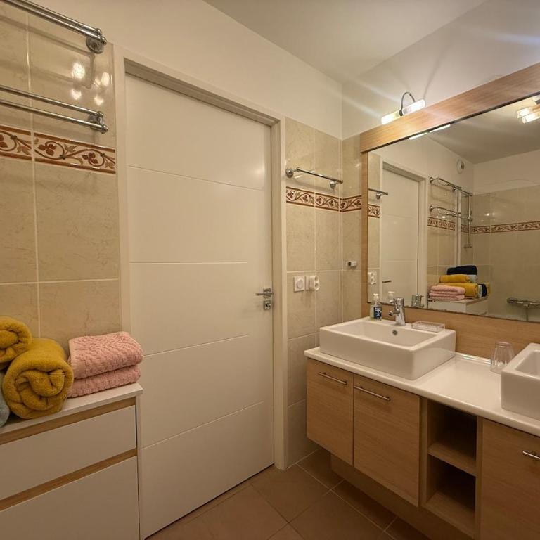 Nice Centre - 2 chambres, balcons, parking privé - Appartement 2 Chambres - 8