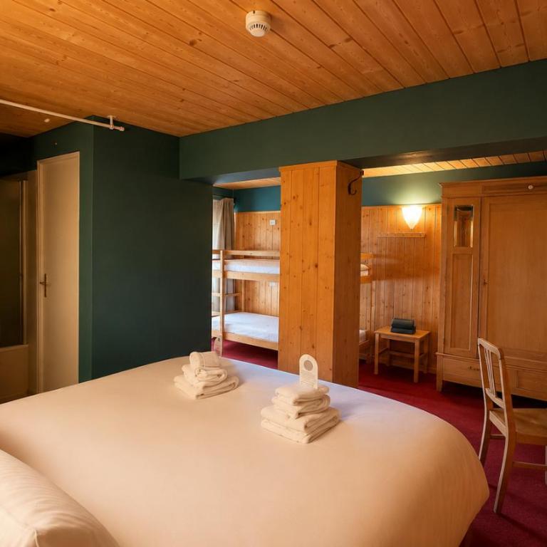 Plein Ciel - Hôtel d'altitude à 1800m - Chambre Familiale (2 Adultes et 2 Enfants) - 1