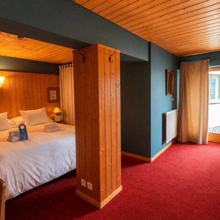 Plein Ciel - Hôtel d'altitude à 1800m - Chambre Familiale (2 Adultes et 2 Enfants) - 2