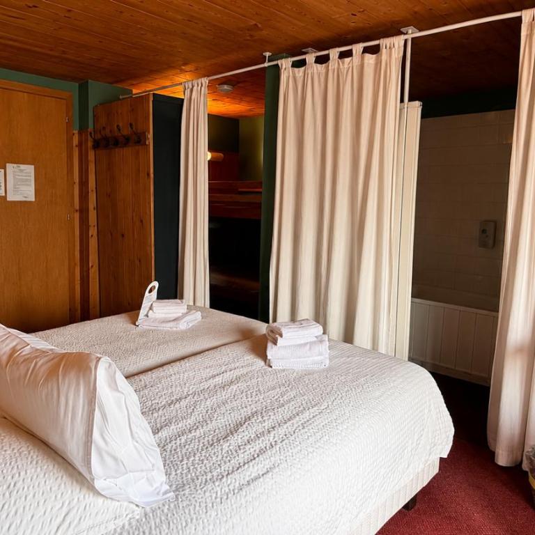 Plein Ciel - Hôtel d'altitude à 1800m - Chambre Familiale (2 Adultes et 2 Enfants) - 6