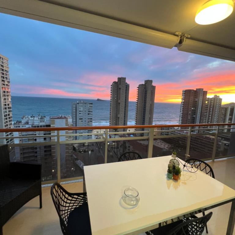 Coblanca 41-spectacular views-gym-heated pool-sauna-jacuzzi-wifi-3 minutes walk from the sear - Appartement 1 Chambre - 2