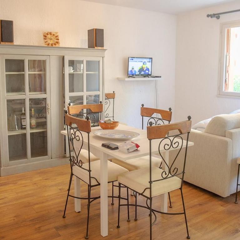 Les Marinières-le Brusc- Six-Fours-Les-Plages - Two-Bedroom Apartment - 1