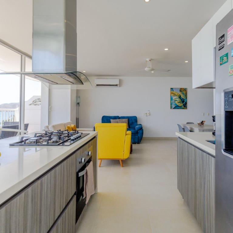 Moderno apartamento en Playa Salguero - Three-Bedroom Apartment with View - 4