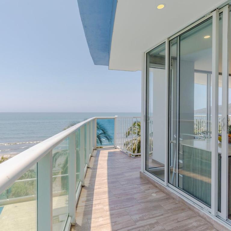 Moderno apartamento en Playa Salguero - Three-Bedroom Apartment with View - 54