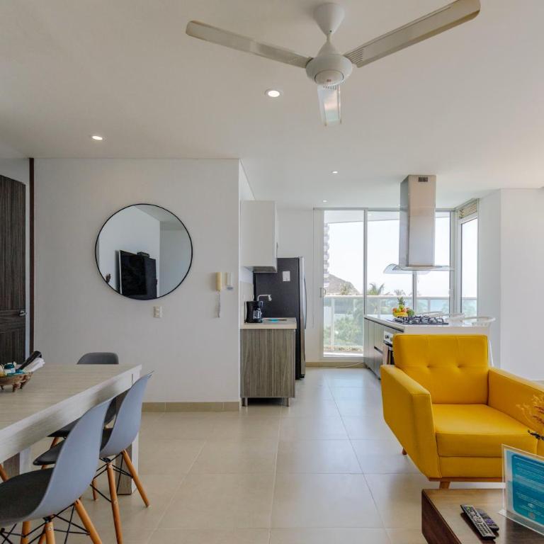 Moderno apartamento en Playa Salguero - Three-Bedroom Apartment with View - 5