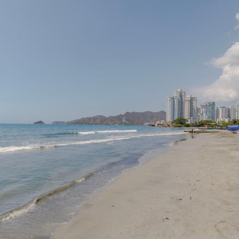 Moderno apartamento en Playa Salguero - Three-Bedroom Apartment with View - 30