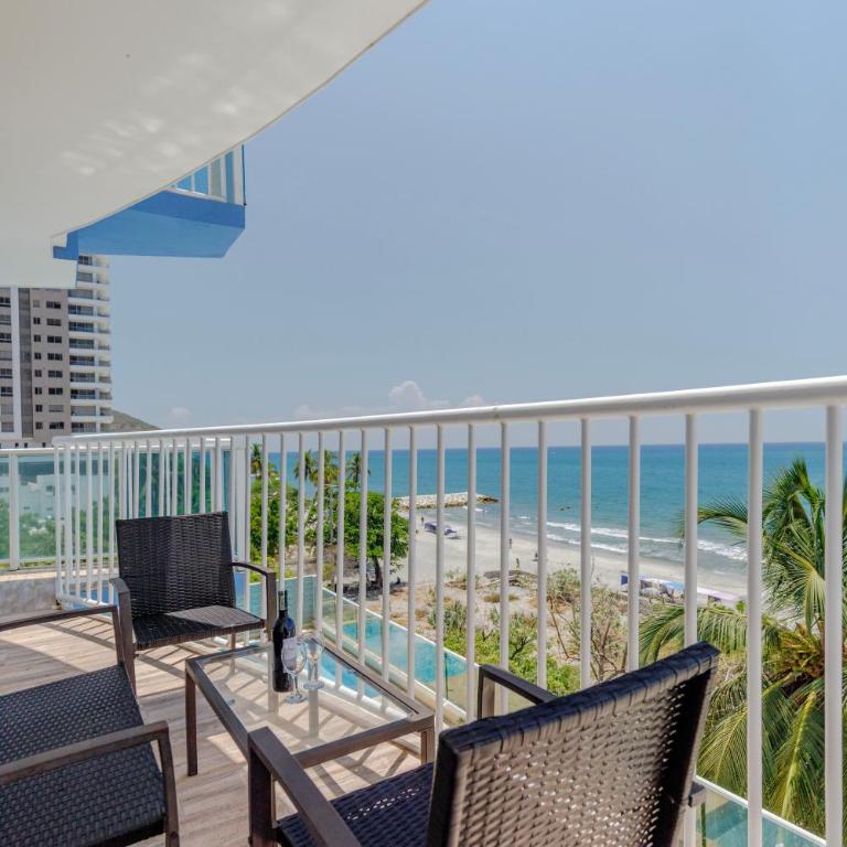 Moderno apartamento en Playa Salguero - Three-Bedroom Apartment with View - 16