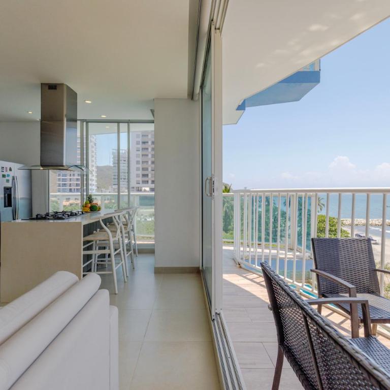 Moderno apartamento en Playa Salguero - Three-Bedroom Apartment with View - 10