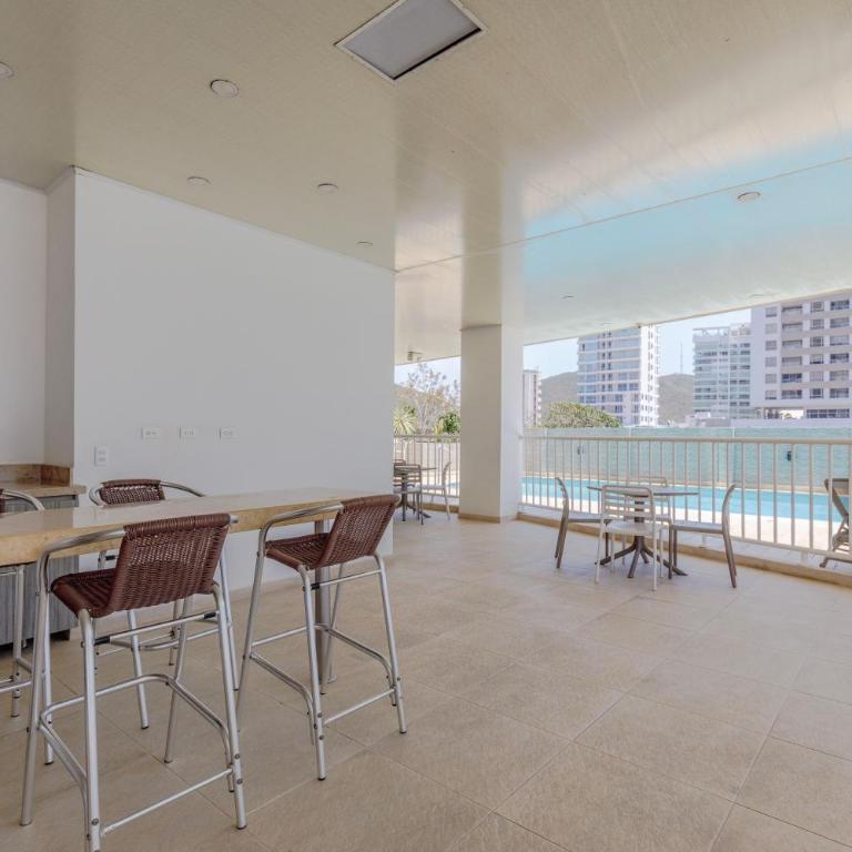 Moderno apartamento en Playa Salguero - Three-Bedroom Apartment with View - 25