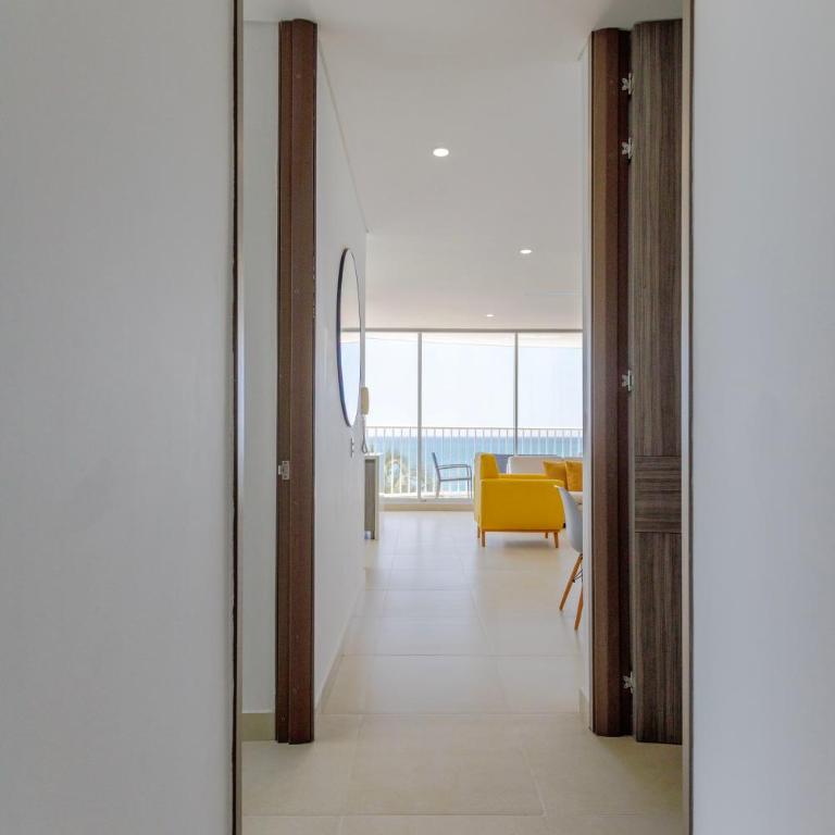 Moderno apartamento en Playa Salguero - Three-Bedroom Apartment with View - 36