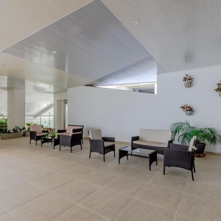 Moderno apartamento en Playa Salguero - Three-Bedroom Apartment with View - 37