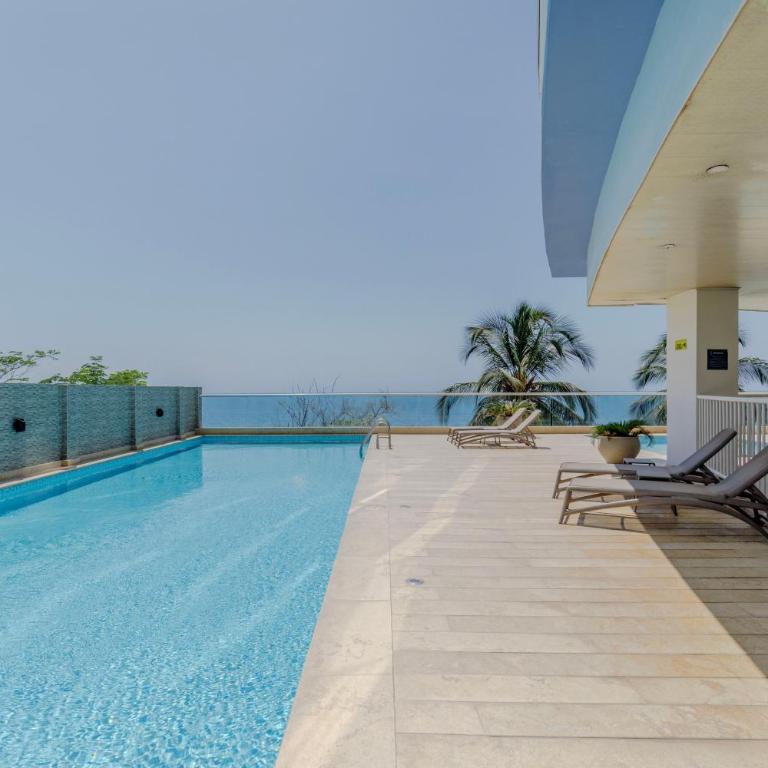 Moderno apartamento en Playa Salguero - Three-Bedroom Apartment with View - 41