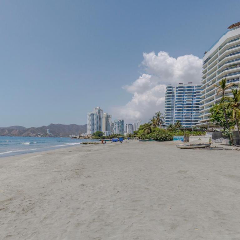 Moderno apartamento en Playa Salguero - Three-Bedroom Apartment with View - 44