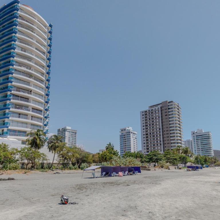Moderno apartamento en Playa Salguero - Three-Bedroom Apartment with View - 64