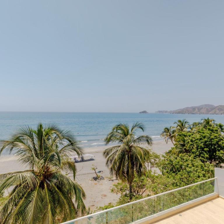 Moderno apartamento en Playa Salguero - Three-Bedroom Apartment with View - 62