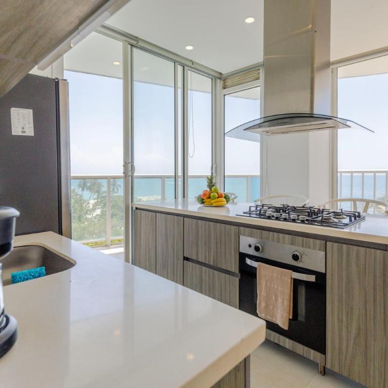 Moderno apartamento en Playa Salguero - Three-Bedroom Apartment with View - 52