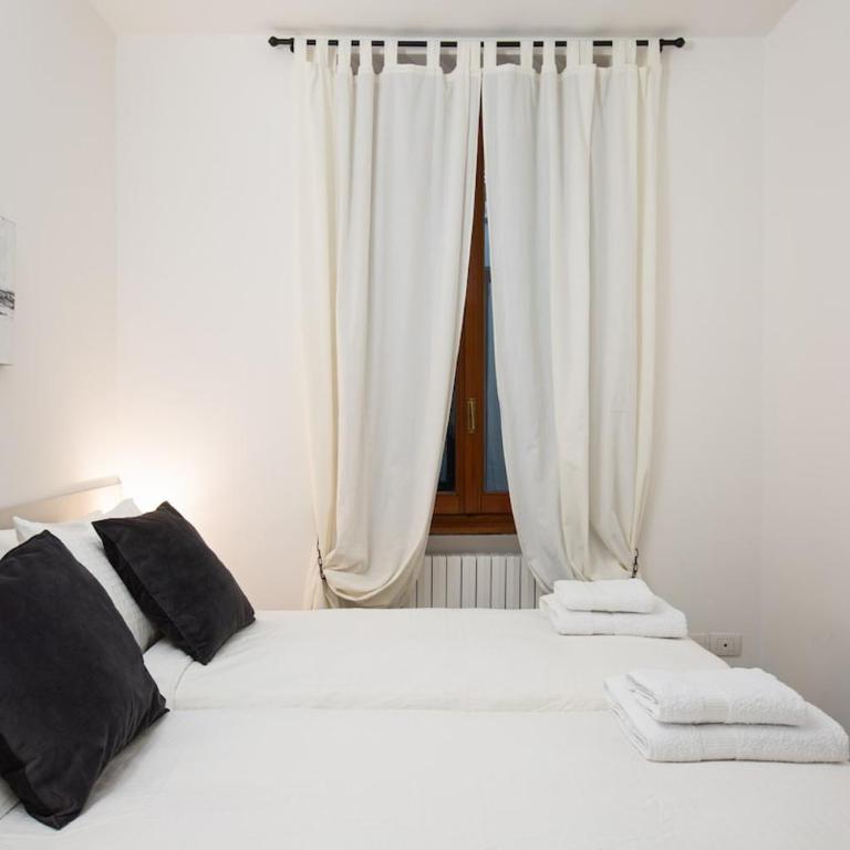 Ambrosiana Apartments - In the heart of the city - Two-Bedroom Apartment with Terrace - 63