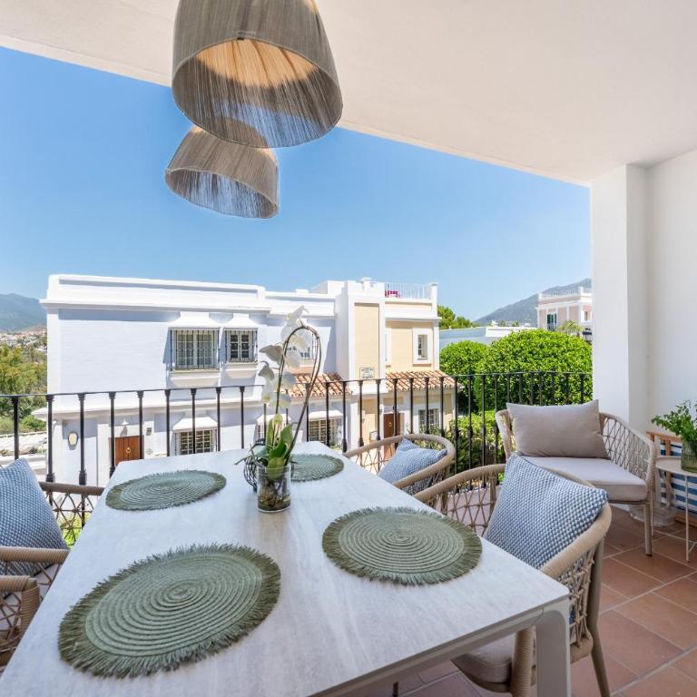 Stylish luxury apartment in Nueva Andalucia - Apartamento de 2 dormitorios con terraza - 2