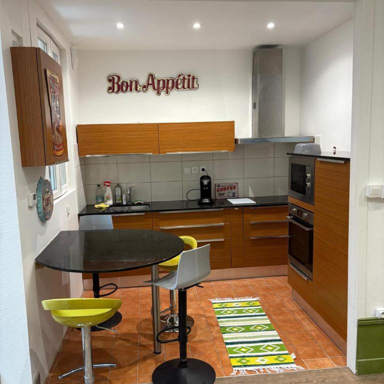 Charmant T3 au coeur de Dijon - Two-Bedroom Apartment - 3