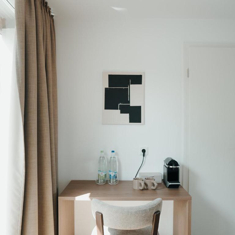 The Haus KAI Nuremberg - Deluxe Doppelzimmer mit Blick auf das Schloss - 5