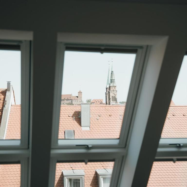 The Haus KAI Nuremberg - Deluxe Doppelzimmer mit Blick auf das Schloss - 4