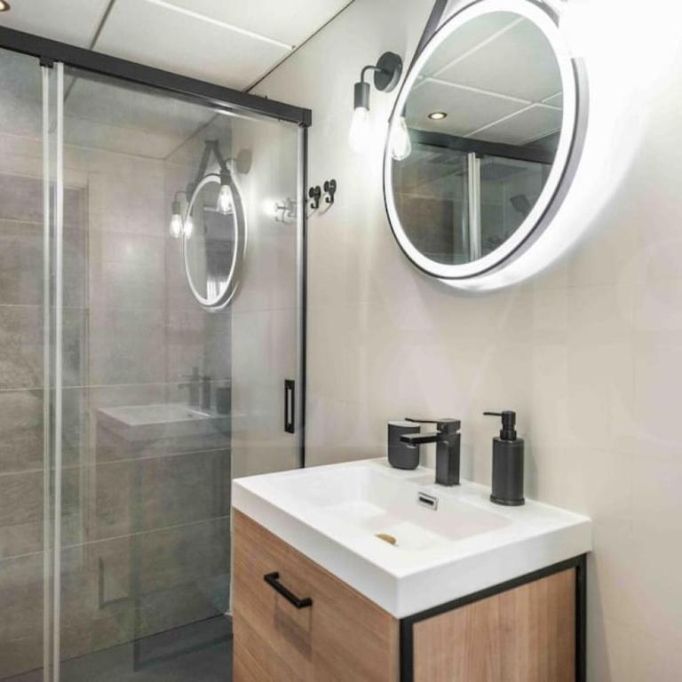 Modern Studio with Private Rooftop Terrace by REMS - Monolocale con Terrazza - 4